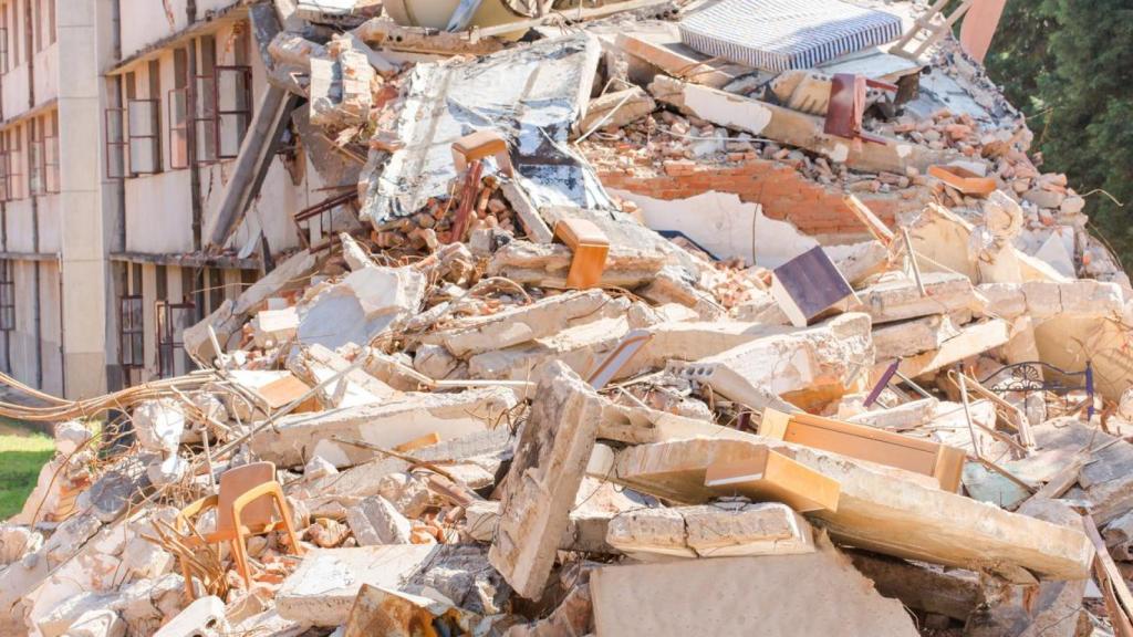 Ciudad derruida tras un terremoto.
