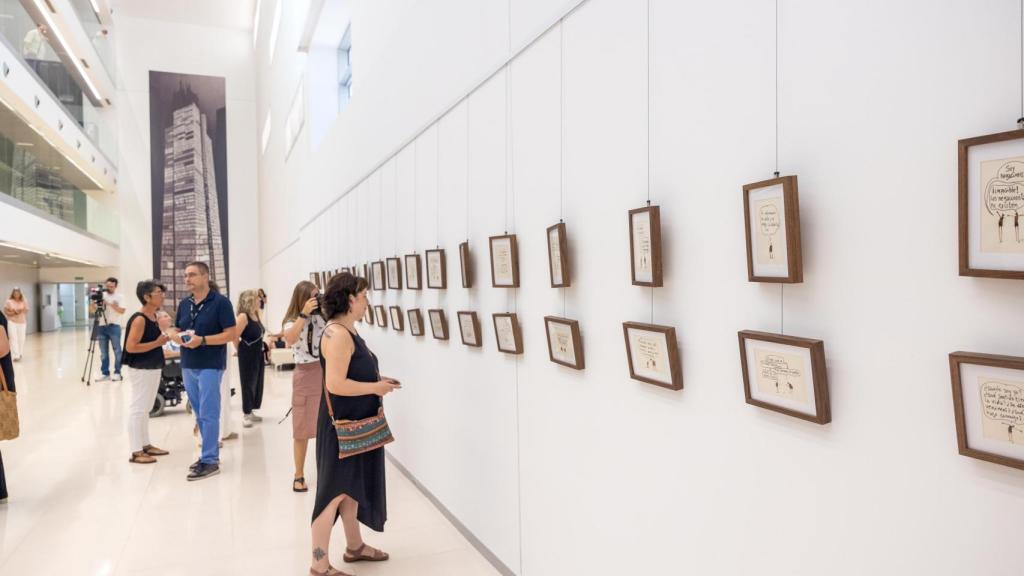 Exposición 'Cafeterrías' en el hall del Hospital Nacional de Parapléjicos.