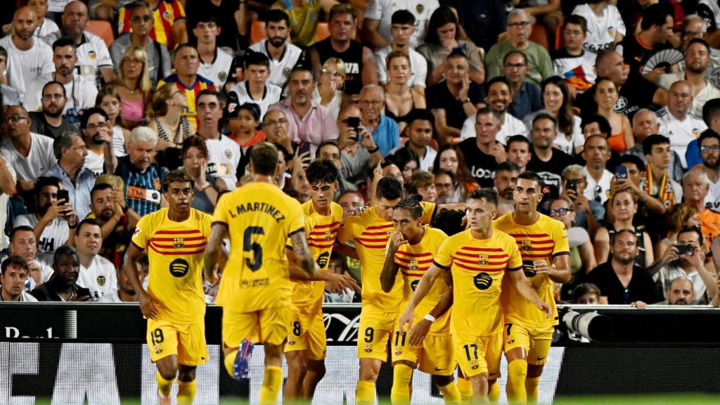 Algunos jugadores del Barça fueron objeto de desagradables insultos en Mestalla.