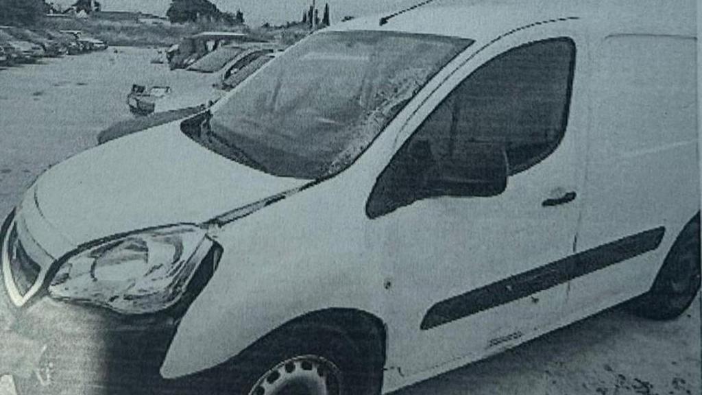 La furgoneta  Peugeot Partner que conducía el boliviano Álex y que está analizando la Policía Local de Murcia.