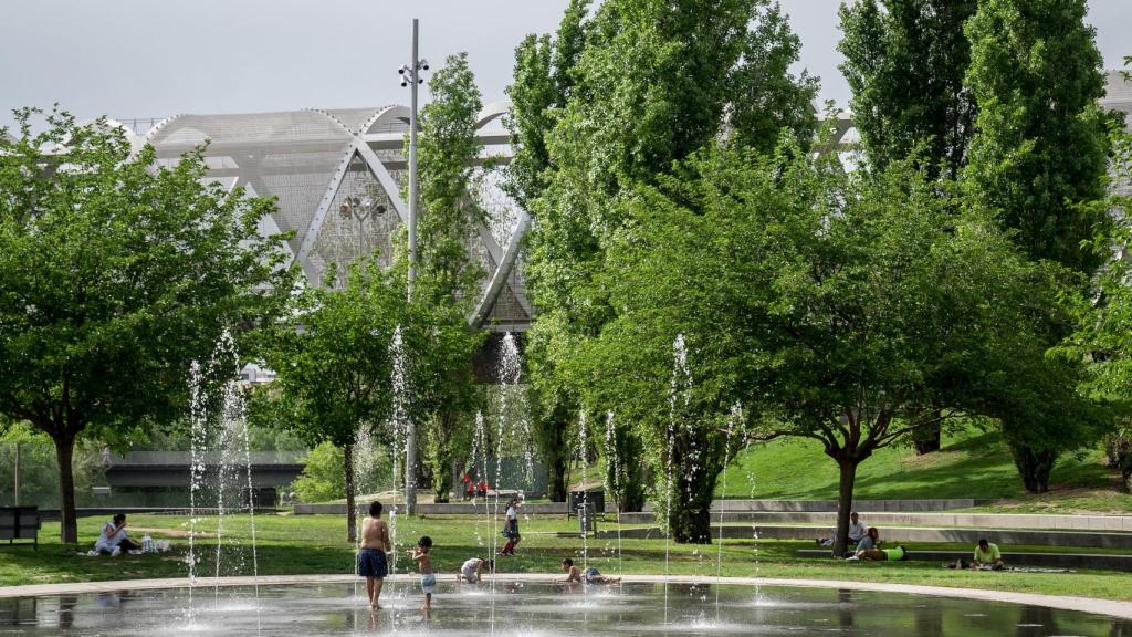 Los chorros de la playa de Madrid Río en una foto de archivo.