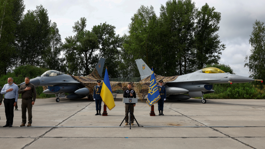 Zelenski durante la ceremonia de presentación de los F-16 ucranianos