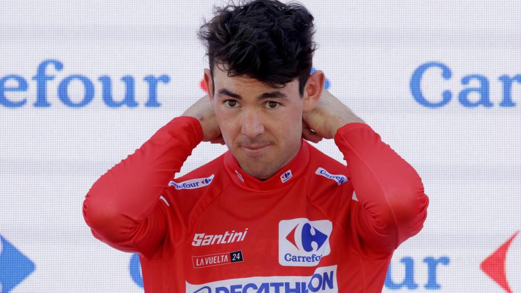 Ben O'Connor, con el maillot de líder de La Vuelta.