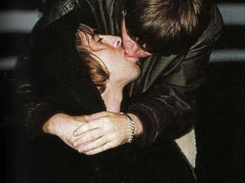 Beso de Liam y Noel.