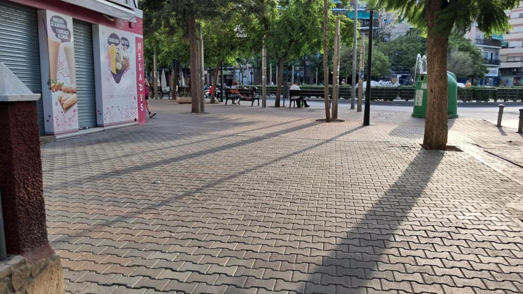 El gas pimienta se extendió por la terraza de la heladería.