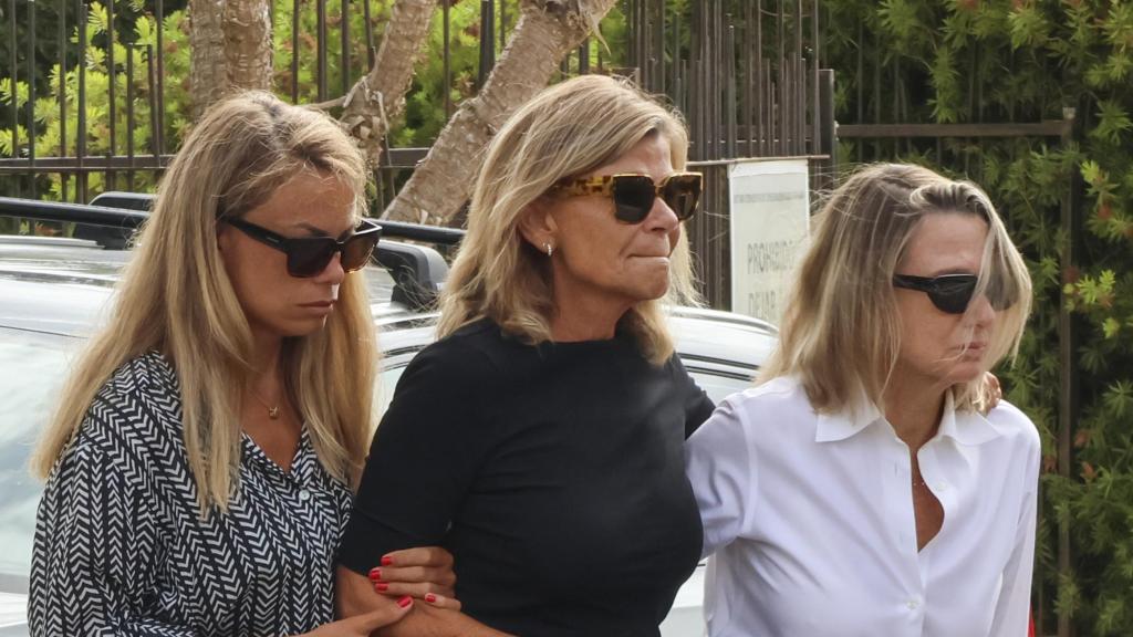 Carla Goyanes junto a su madre, Cari, y la hermana de esta, Myriam Lapique.