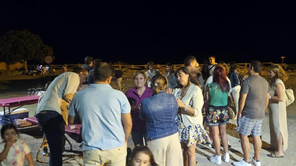 Asistentes a la actividad organizada en al castillo de Peñarroya.