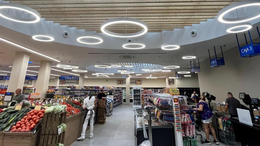 El interior del nuevo supermercado La Despensa en Albacete.