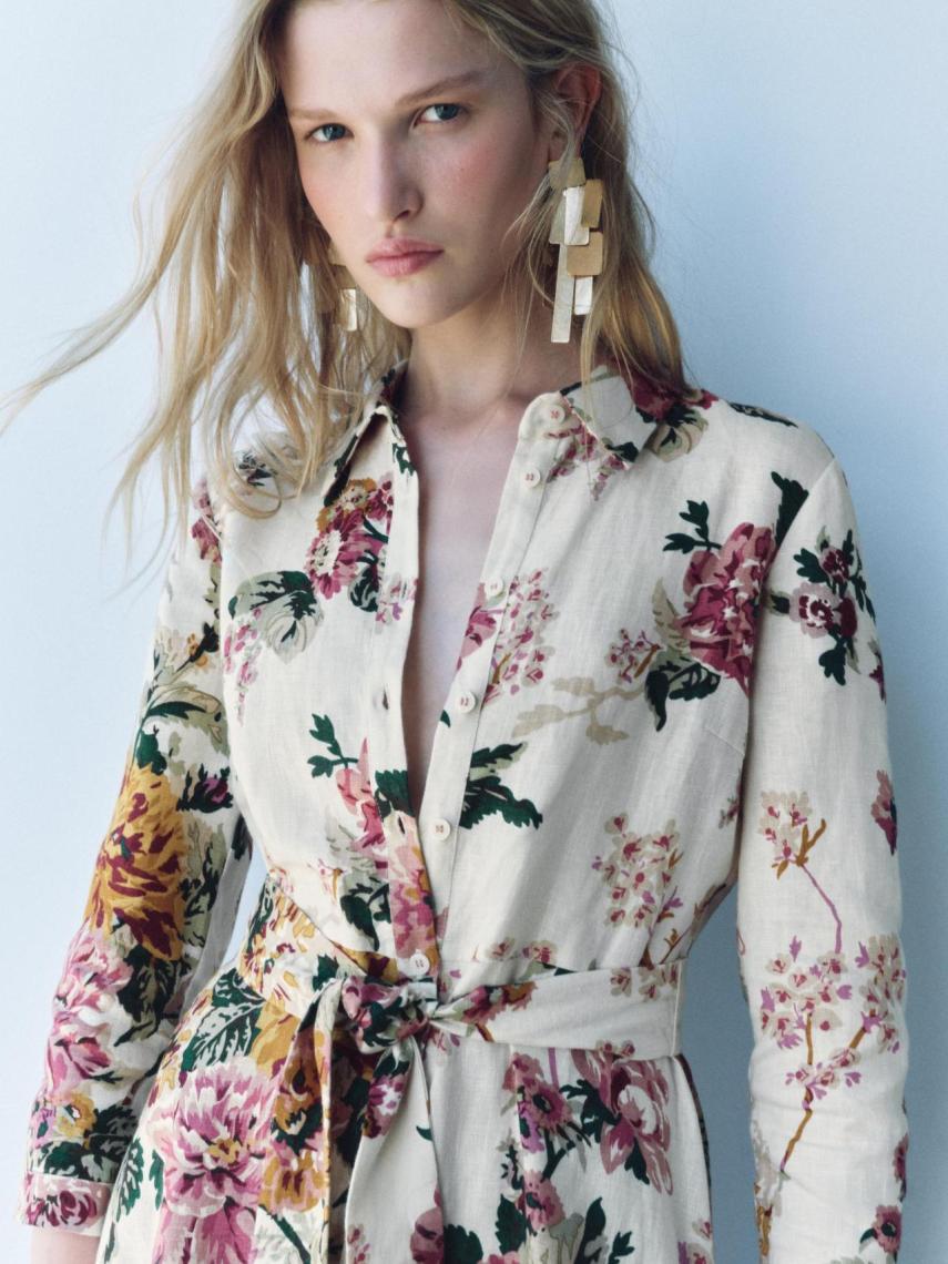 Un vestido estampado.