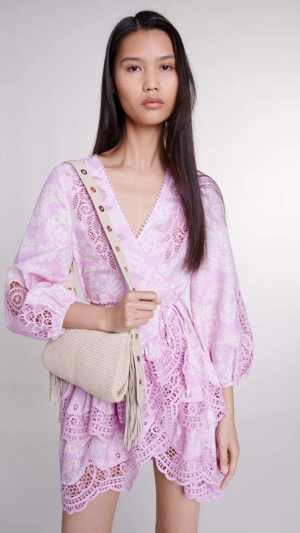 Un vestido de lino corto.