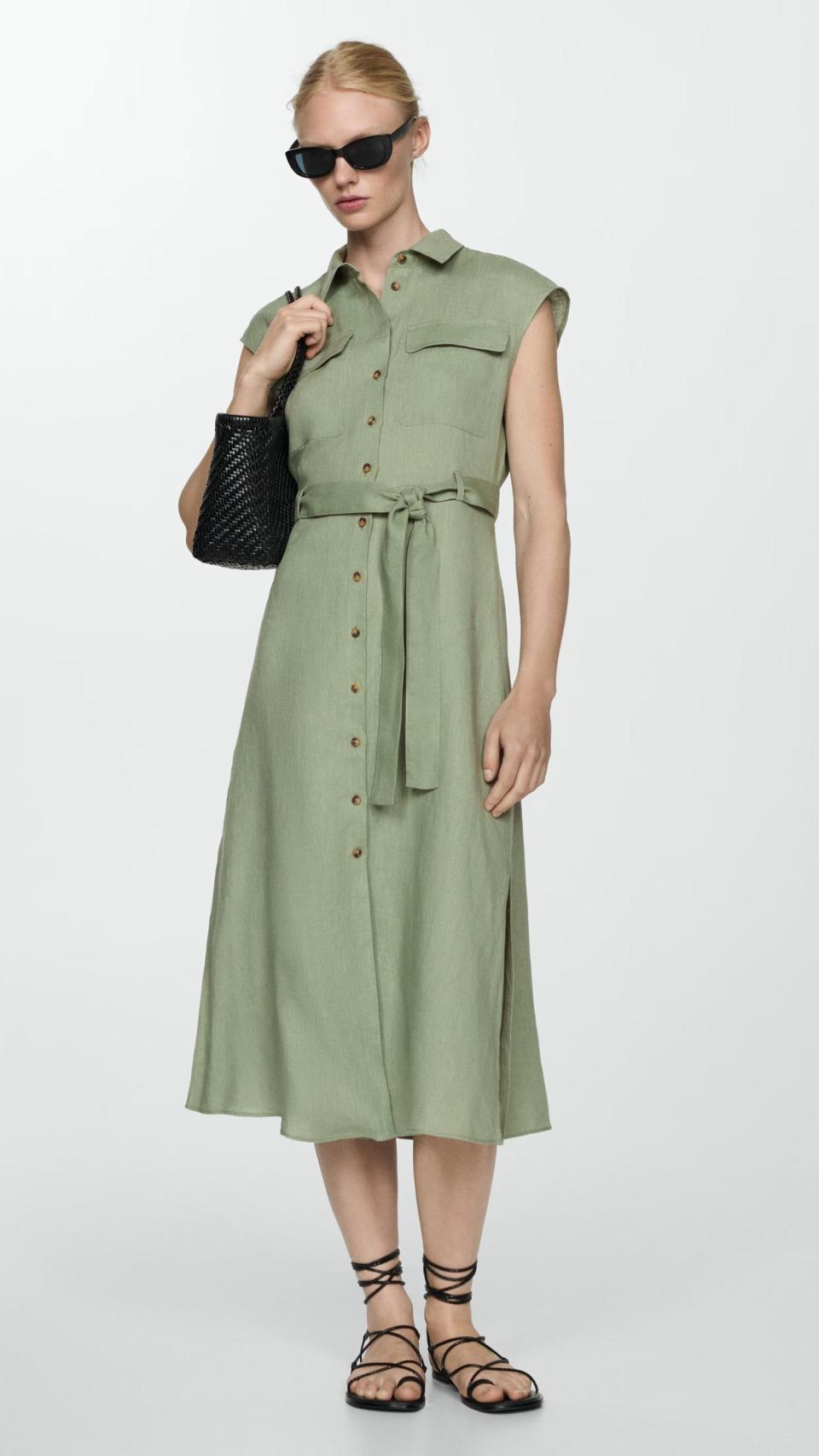 Un vestido camisero.