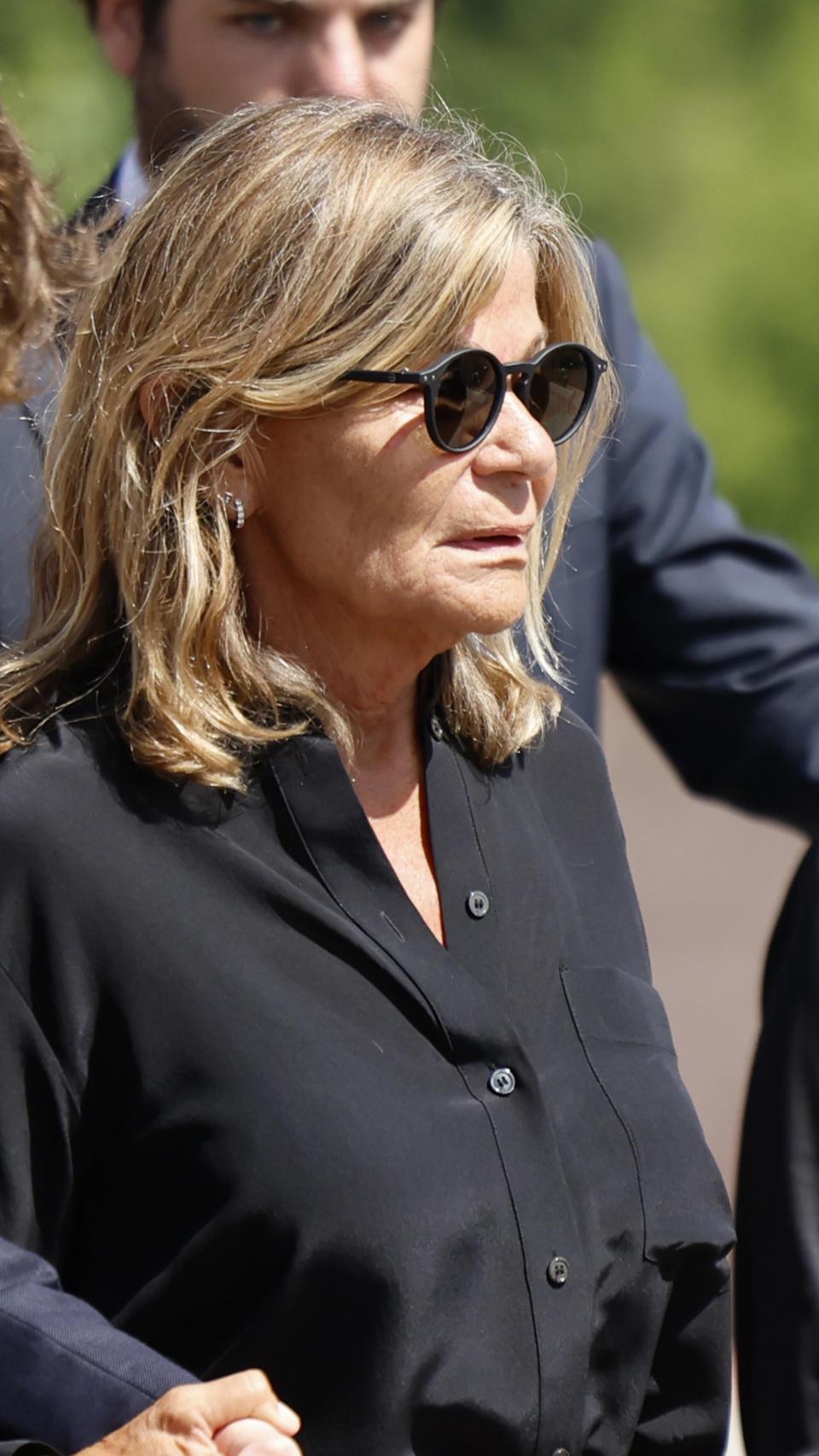 La 'socialité' Cari Lapique, este pasado miércoles, minutos antes de enterrar a su hija Caritina.