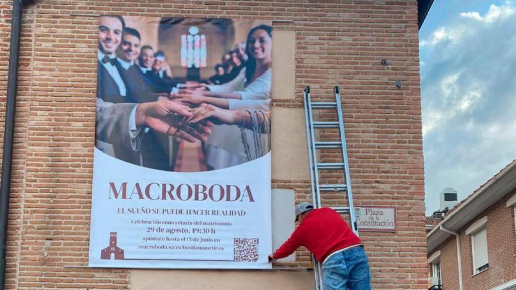 Cartel colgado en abril de la macroboda de San Sebastián de los Reyes.