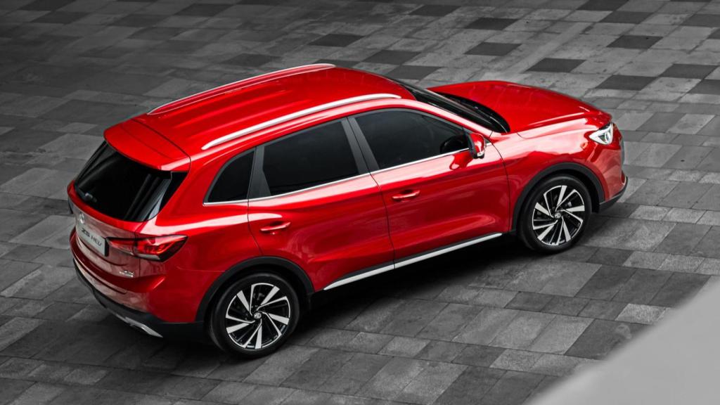 Este coche presenta un consumo de 5 litros por su sistema híbrido.