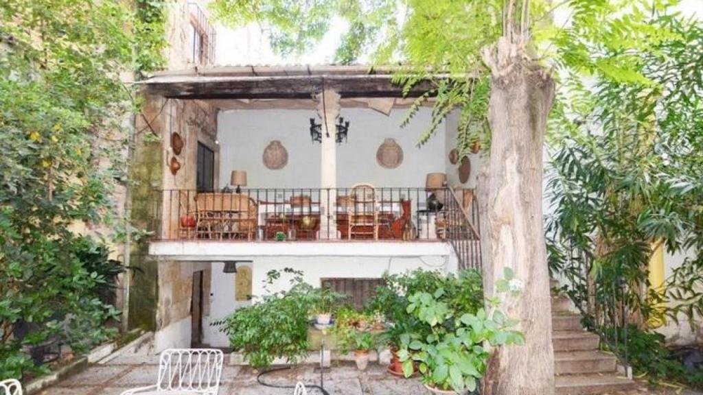 Zona ajardinada en una casa palacio en el mismo centro de Salamanca