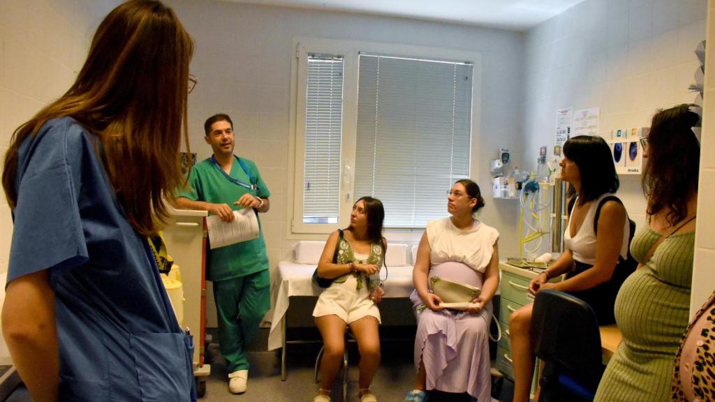 Final de la visita del Mami Tour en el 'nido', donde se hacen los primeros cuidados al recién nacido