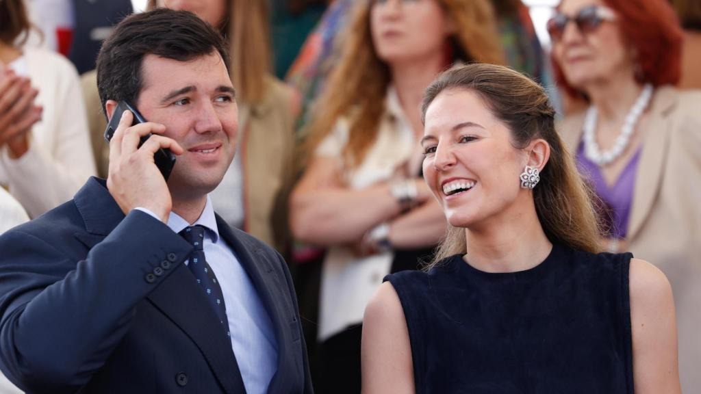 Victoria López-Quesada junto a Enrique Moreno de la Cova.