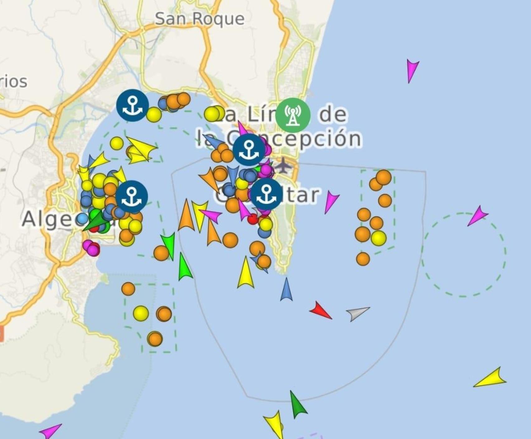 Barcos fondeados actualmente en la bahía de Algeciras