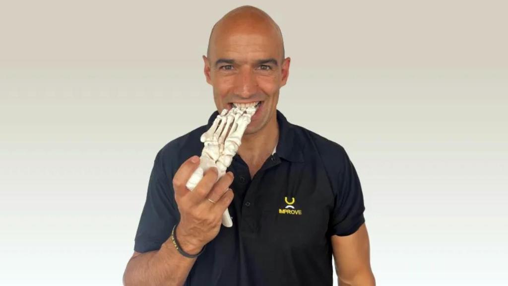 Serrano ha publicado su nuevo 'La salud a tus pies', una guía para evitar enfermedades.