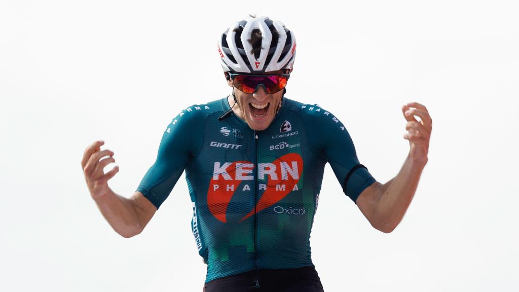 Pablo Castrillo celebra la victoria en La Vuelta 2024.