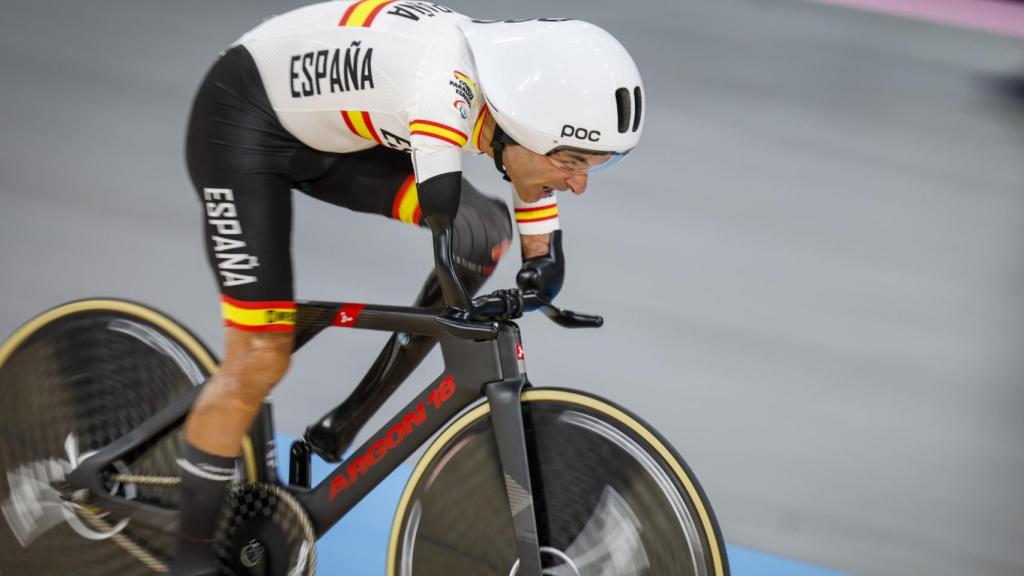Ricardo Ten, durante la prueba de 3.000 metros persecución en los Juegos Paralímpicos de París.