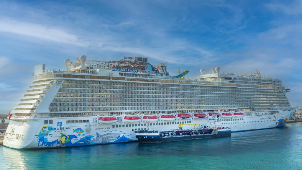 El buque Norwegian Escape.
