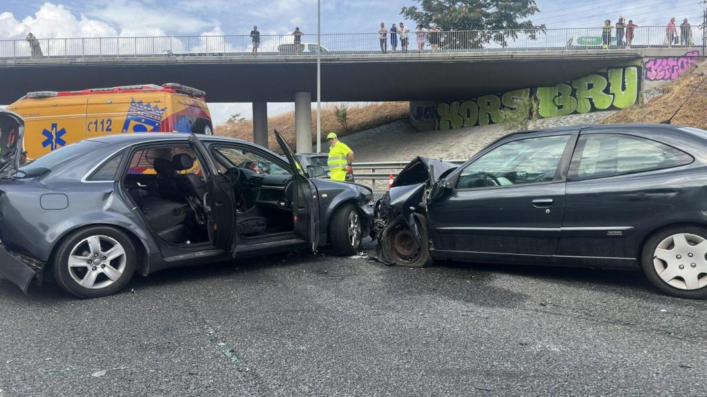 Dos coches accidentados en la M-40.