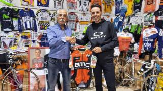 José María tiene la mayor colección de ciclismo de España: 50.000 artículos y un museo en Jaca