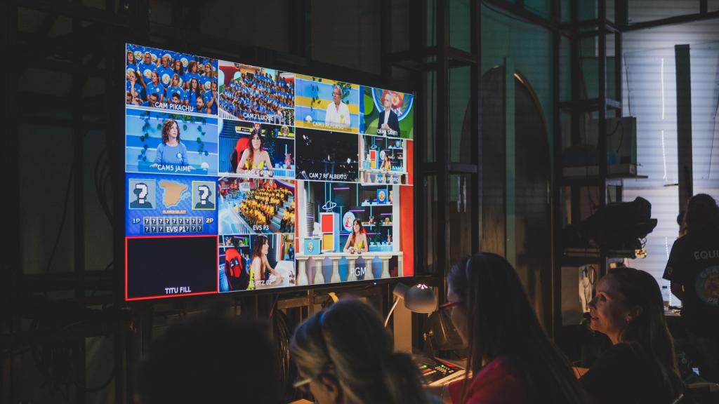 Gabriela Ventura, directora de 'El Grand Prix', visualiza una prueba desde el control