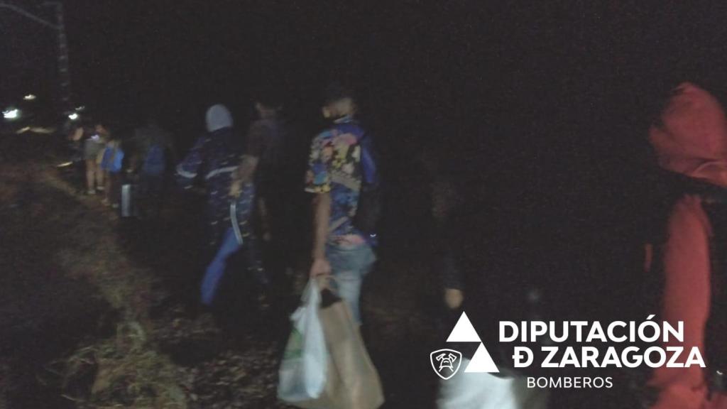 Evacuación de los pasajeros del tren en La Zaida