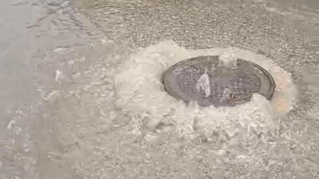 Alcantarilla desbordada en Yeles (Toledo).