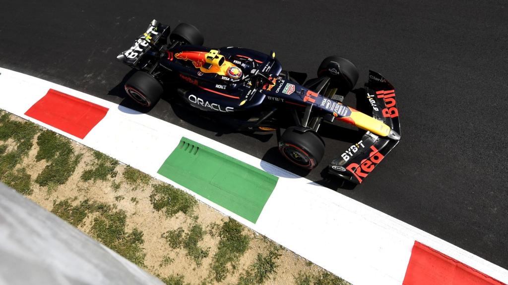 Sergio Pérez, durante los entrenamientos libres en Monza.