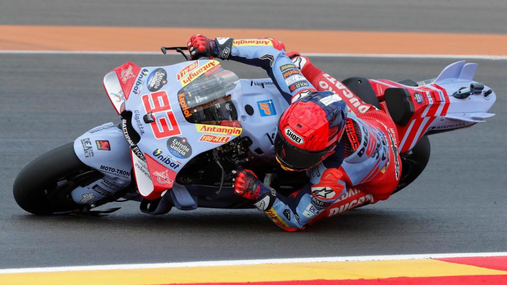 Marc Márquez pilota su Ducati Desmosedici GP23, en el circuito de MotorLand Aragón.