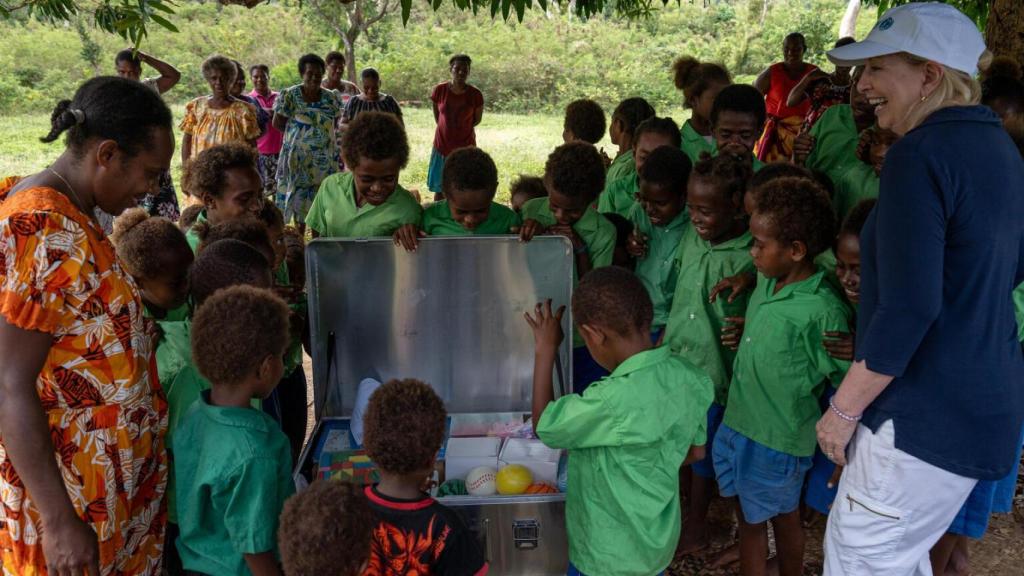 La directora ejecutiva de UNICEF durante su visita a Vanuatu.