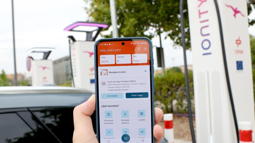 La aplicación Waylet en un punto de recarga de Ionity.