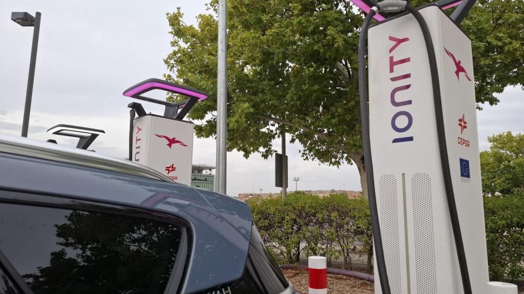 Momento de la recarga en la red de Ionity.