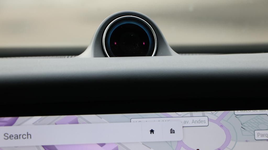 Este SUV cuenta con diversas cámaras interiores para ver a los pasajeros.