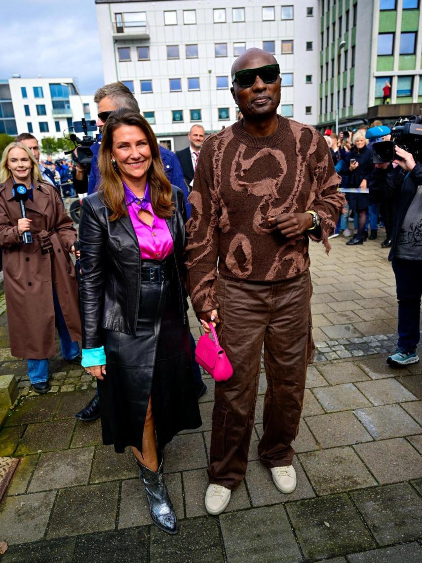 La pareja, antes de iniciar su crucero por el fiordo de Geiranger.