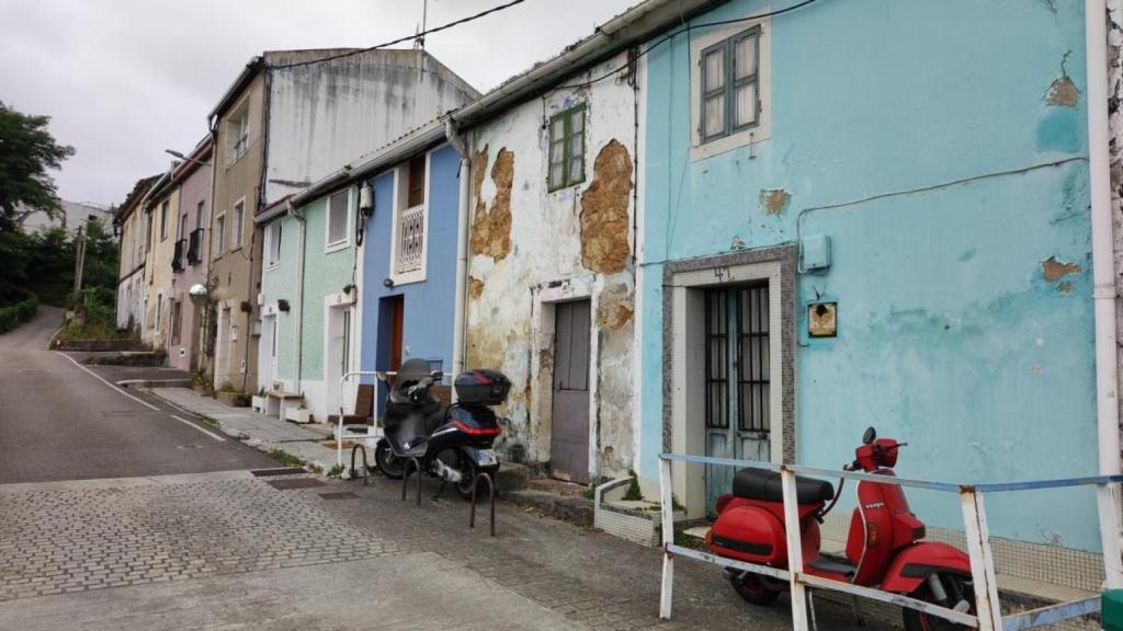 Viviendas en el núcleo marinero de As Xubias de Abaixo.