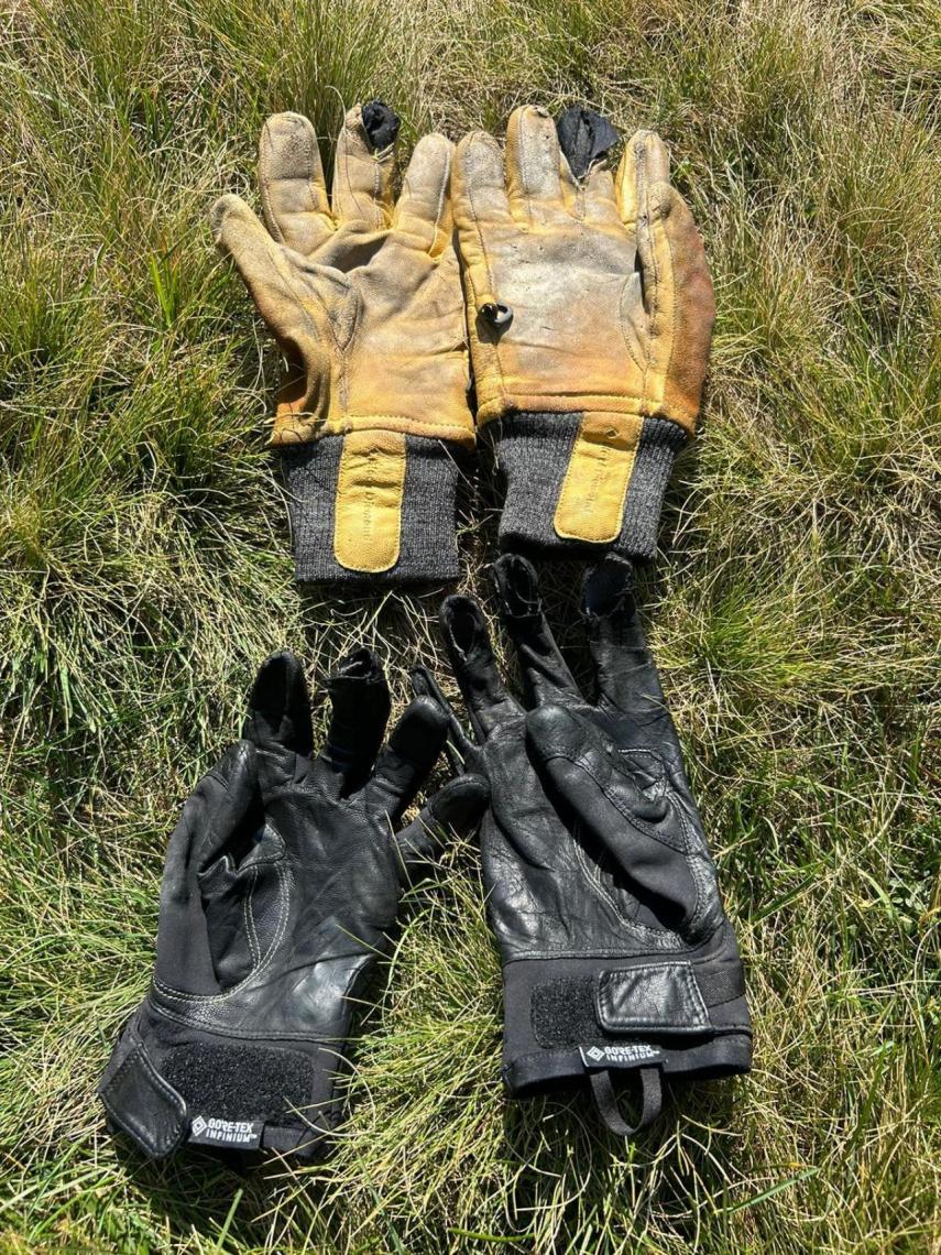 Los guantes de Kilian Jornet usados en su reto Alpes Connections.