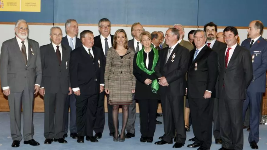 Los integrantes de la Unión Militar Democrática (UMD) durante el acto de reconocimiento en 2007 en el que la exministra de Defensa Carme Chacón en el que fueron galardonados por su papel durante la Transición.