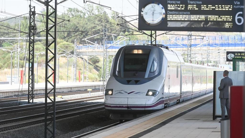 Un tren en la estación de Burgos