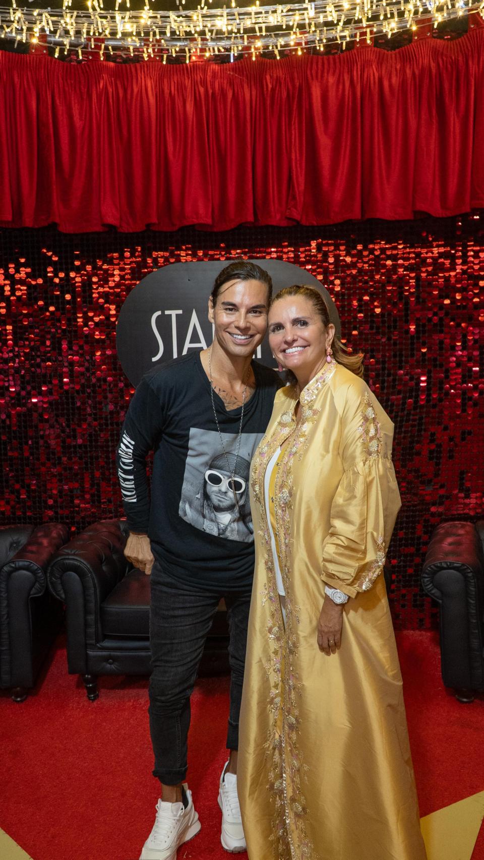 Julio Iglesias y Sandra García Sanjuan en Marbella.