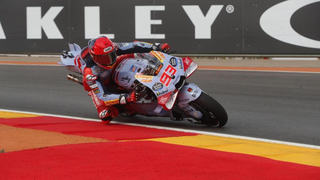 Marc Márquez pilota su Ducati Desmosedici GP23, en el circuito de MotorLand Aragón.