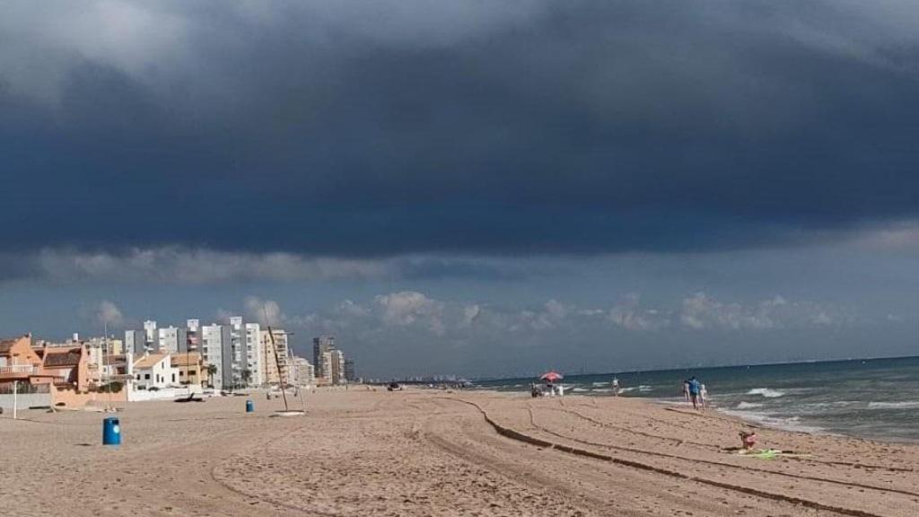 La playa de El Perellonet, en una imagen de archivo.