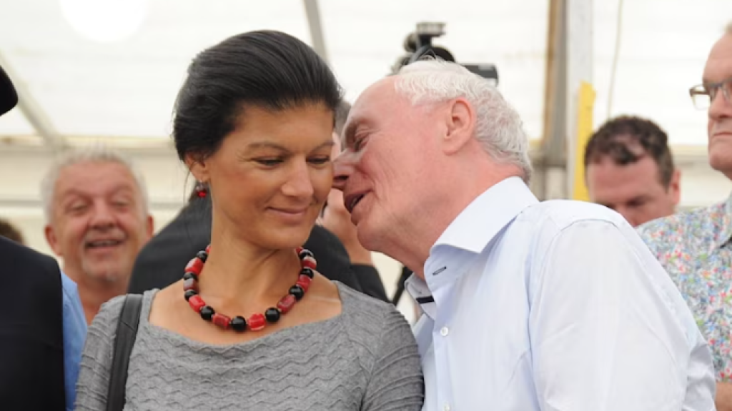 El exlíder de SPD y portavoz de La Izquierda, Oskar Lafontaine (d) con la líder de BSW  Sahra Wagenknecht (i)