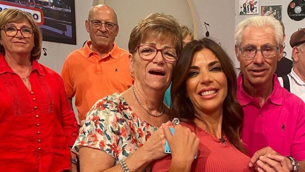 Gloria Santoro junto a Mari Carmen y su marido en el programa 'En compañía'.