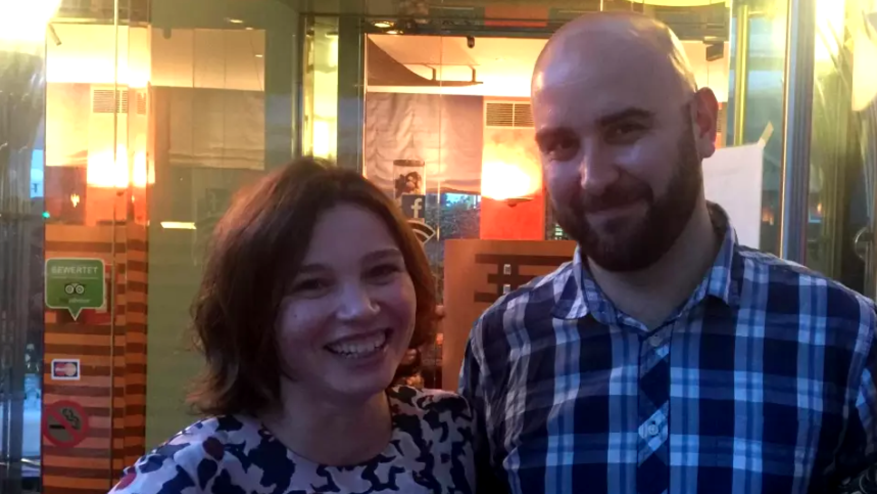 El presunto espía español sonríe junto a Zhanna Nemtsova, hija del opositor ruso Boris Nemtsov.