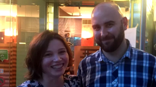 Pablo González junto a Zhanna Nemtsova, hija del opositor ruso Boris Nemtsov.