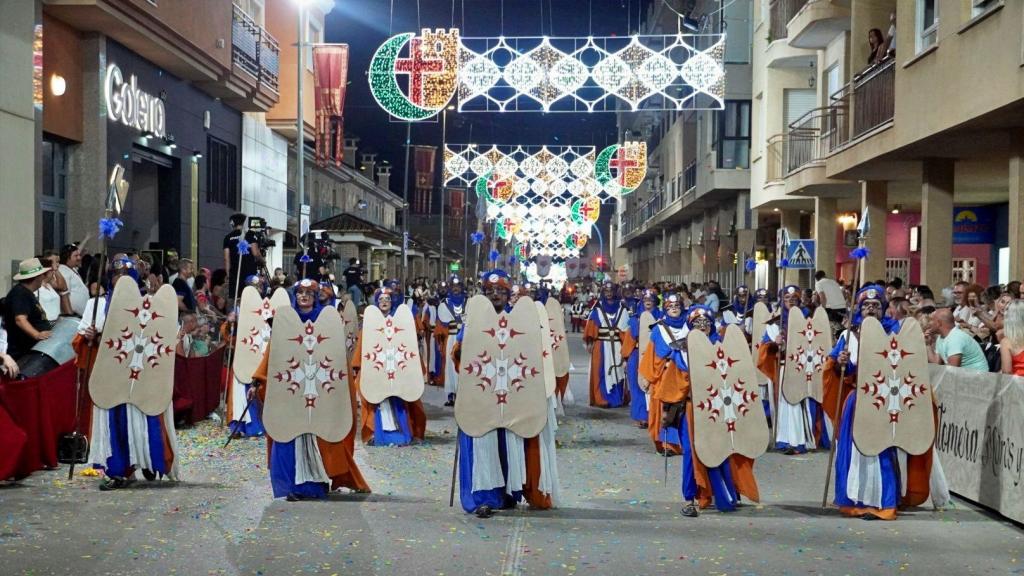 Una imagen del Desfile de Moros y Cristianos 2024 de Santomera.